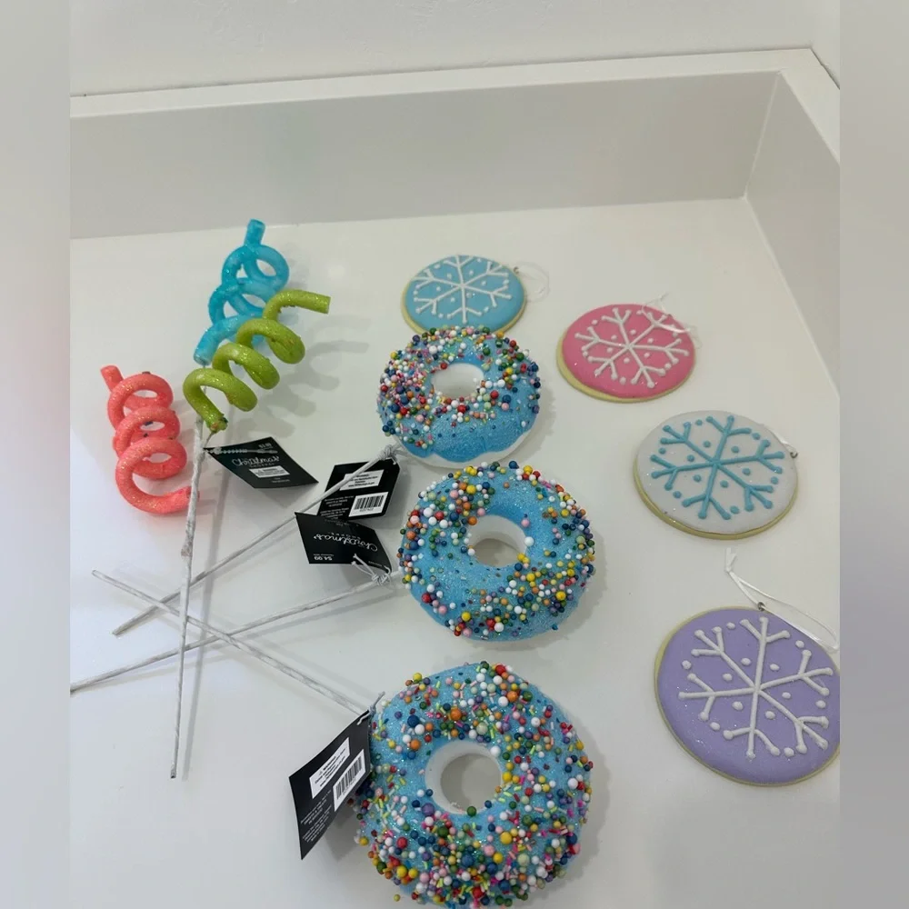 🌸NEW 8 Pieces Colorful Donut Christmas Ornaments Picks